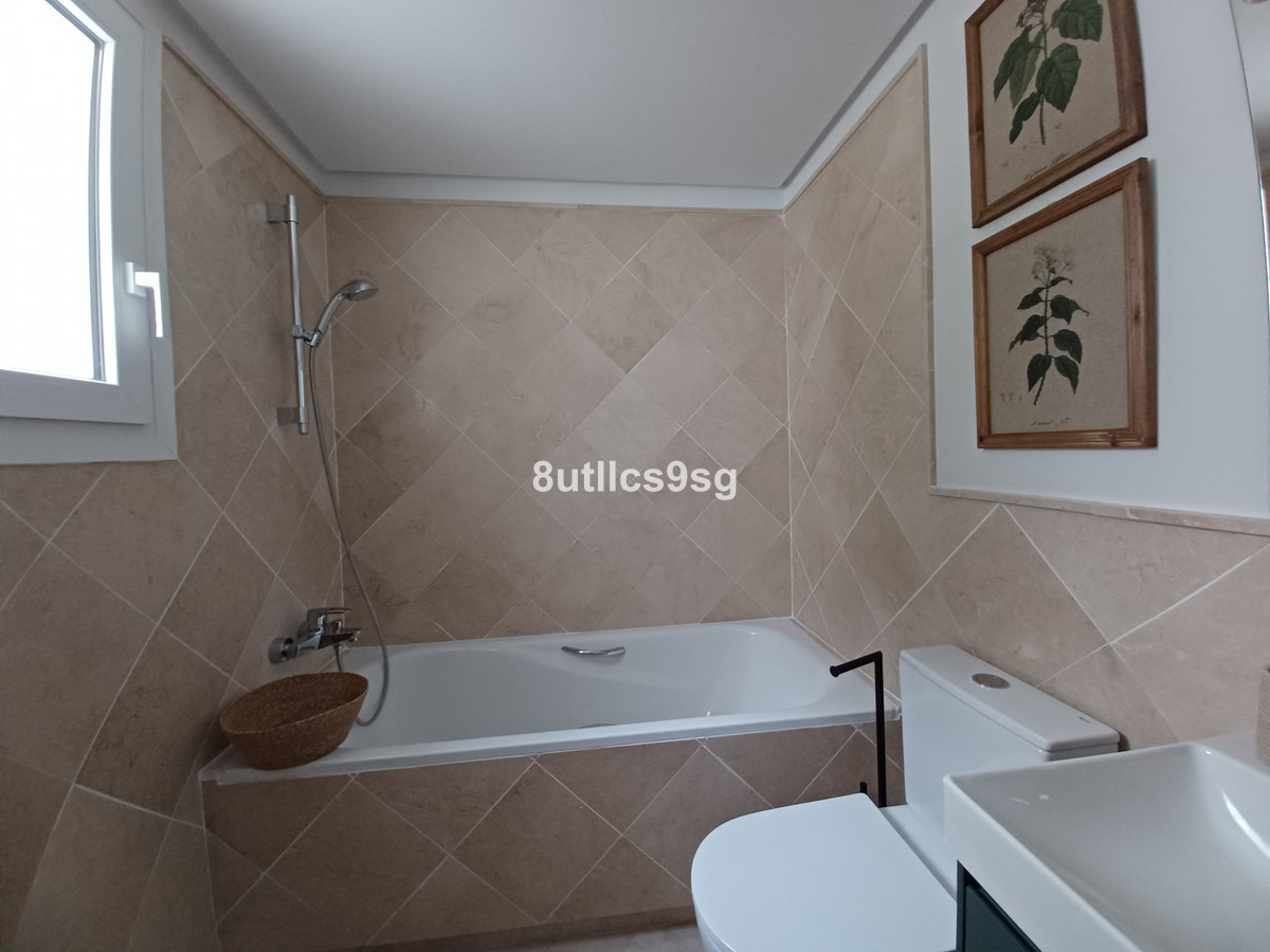 2 Bed Apartment for sale in Aloha Costa Del Sol, Málaga, Spain