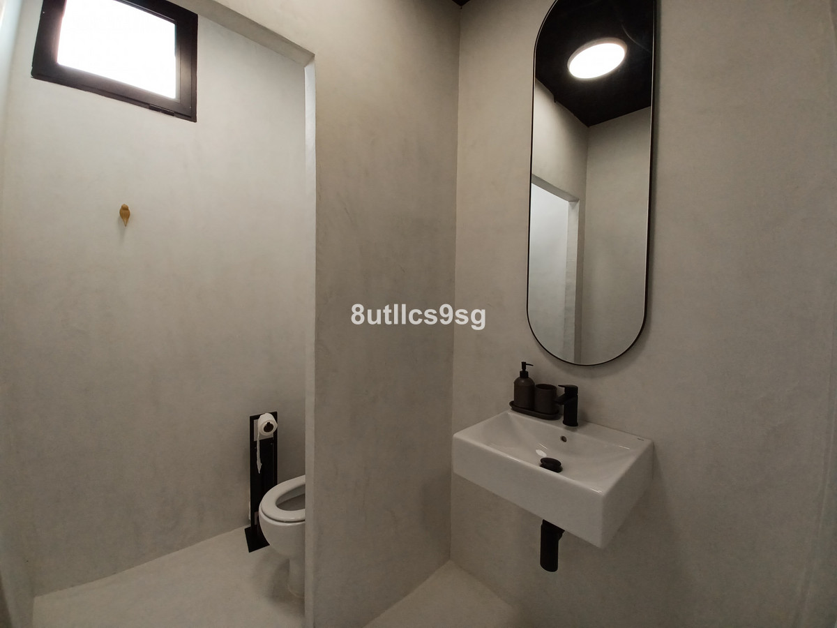 2 Bed Apartment for sale in Aloha Costa Del Sol, Málaga, Spain
