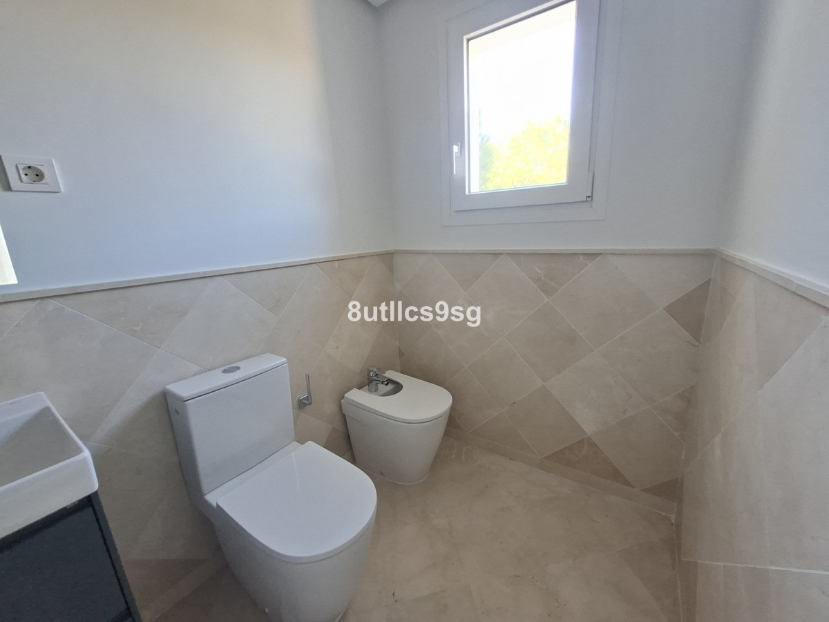 2 Bed Apartment for sale in Aloha Costa Del Sol, Málaga, Spain