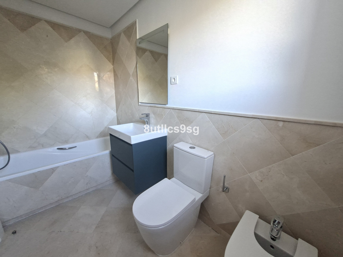 2 Bed Apartment for sale in Aloha Costa Del Sol, Málaga, Spain