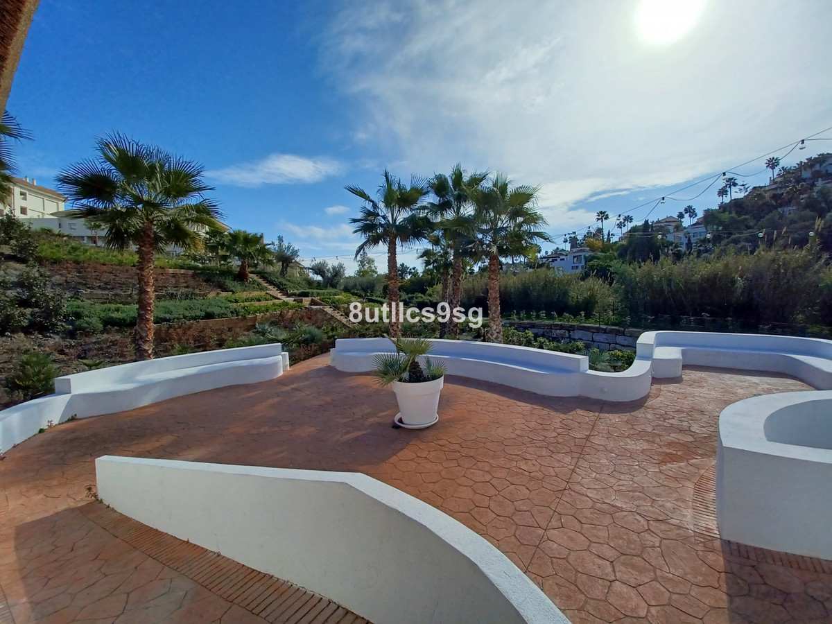 2 Bed Apartment for sale in Aloha Costa Del Sol, Málaga, Spain