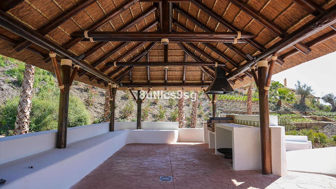 2 Bed Apartment for sale in Aloha Costa Del Sol, Málaga, Spain