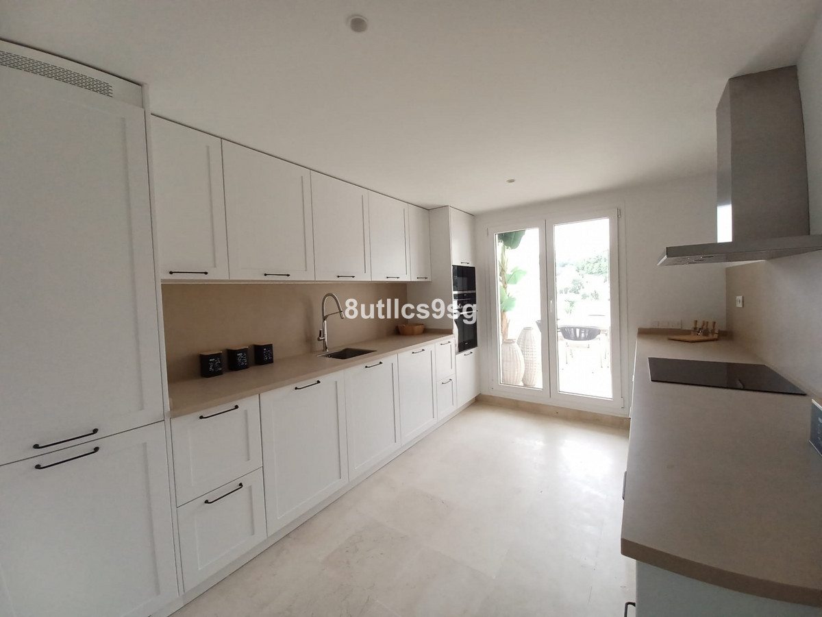 2 Bed Apartment for sale in Aloha Costa Del Sol, Málaga, Spain