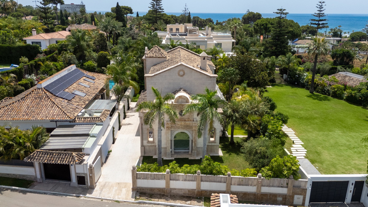 4 Bed Townhouse for sale in Marbella Costa Del Sol, Málaga, Spain