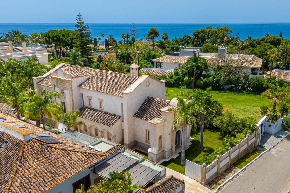 4 Bed Townhouse for sale in Marbella Costa Del Sol, Málaga, Spain