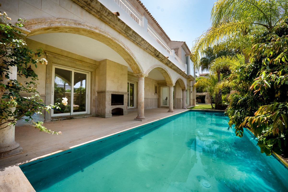 4 Bed Townhouse for sale in Marbella Costa Del Sol, Málaga, Spain