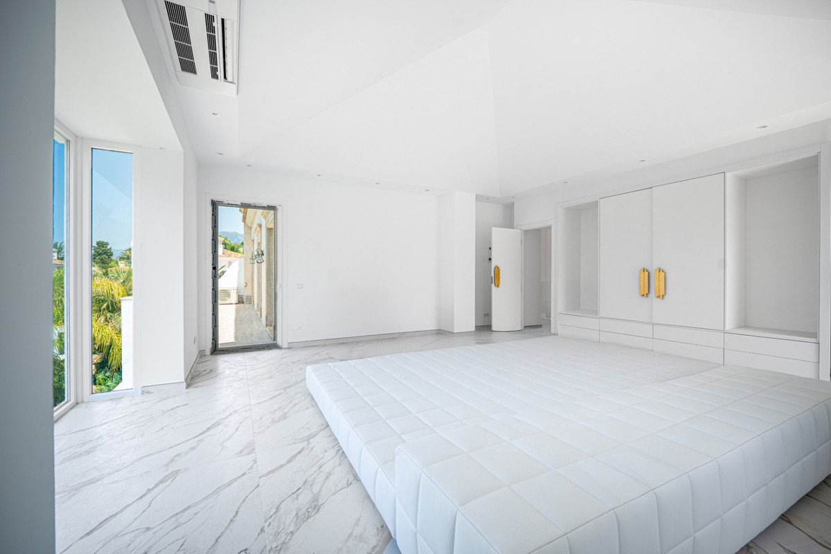 4 Bed Townhouse for sale in Marbella Costa Del Sol, Málaga, Spain