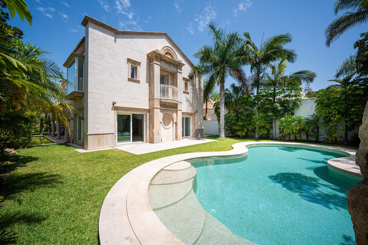 4 Bed Townhouse for sale in Marbella Costa Del Sol, Málaga, Spain
