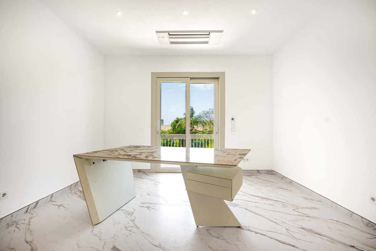 4 Bed Townhouse for sale in Marbella Costa Del Sol, Málaga, Spain