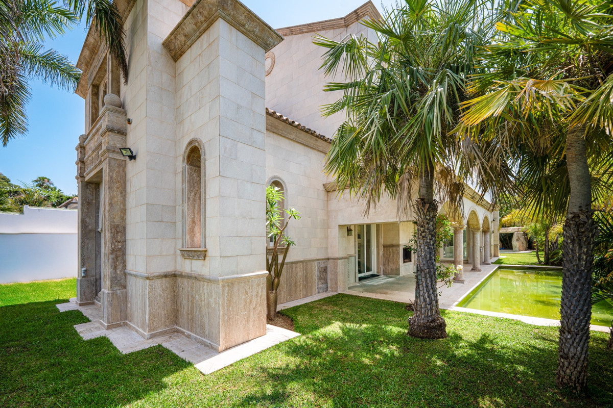 4 Bed Townhouse for sale in Marbella Costa Del Sol, Málaga, Spain