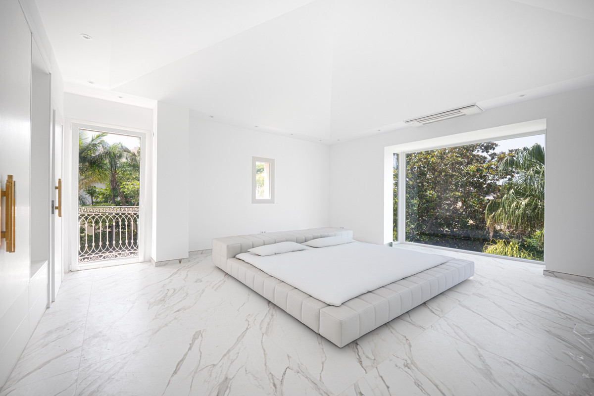 4 Bed Townhouse for sale in Marbella Costa Del Sol, Málaga, Spain