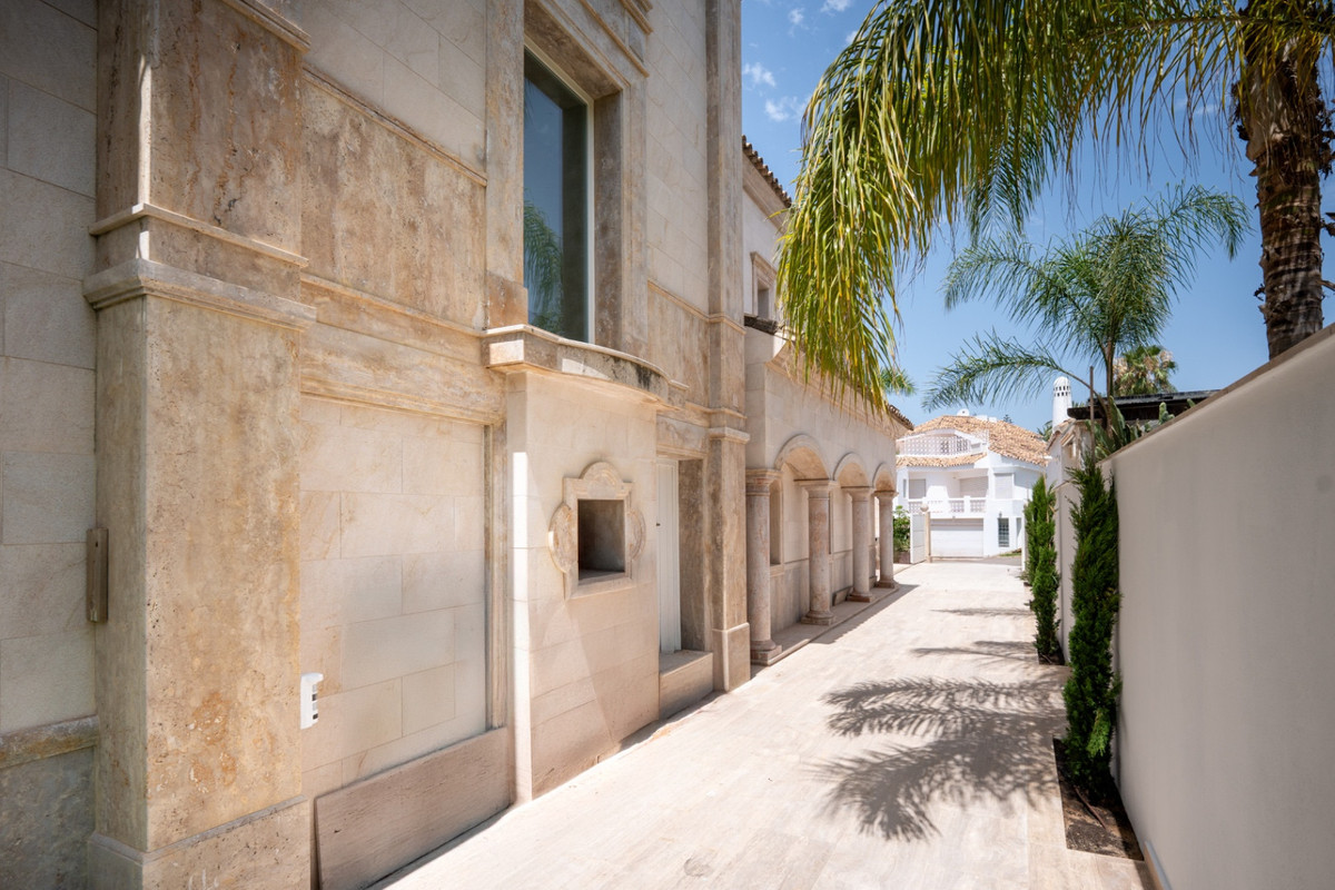 4 Bed Townhouse for sale in Marbella Costa Del Sol, Málaga, Spain