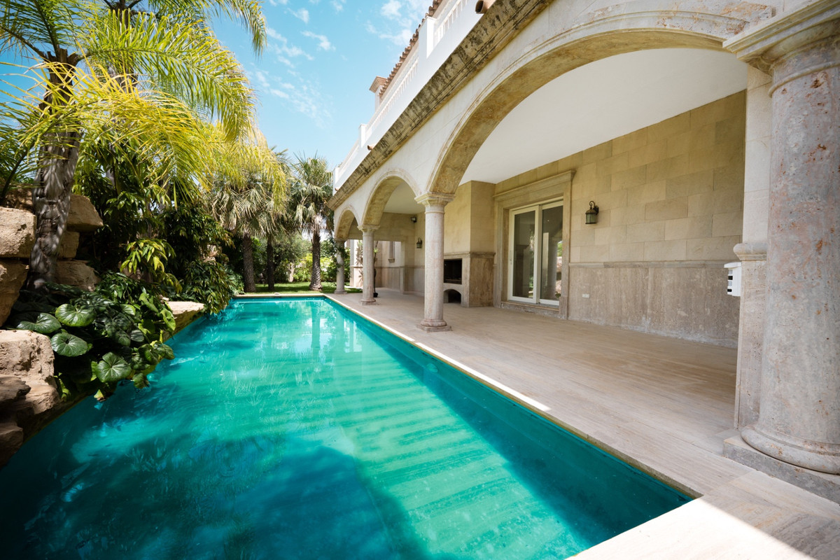 4 Bed Townhouse for sale in Marbella Costa Del Sol, Málaga, Spain