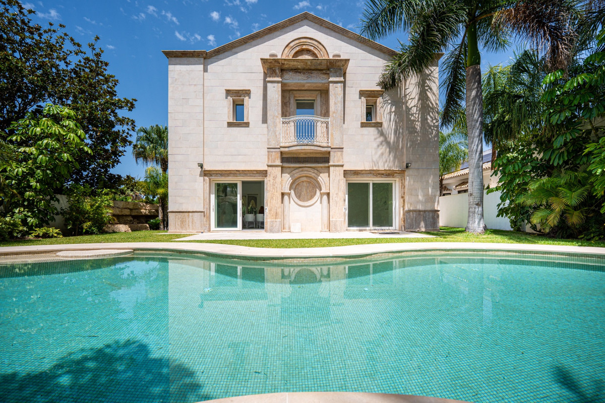 4 Bed Townhouse for sale in Marbella Costa Del Sol, Málaga, Spain