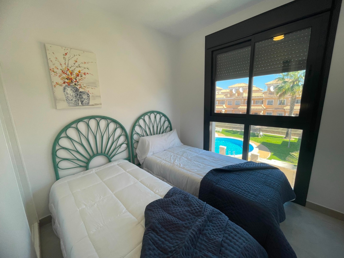 Se vende Apartamento en Planta Última de 2 dormitorios en Costa Blanca, Alicante, España