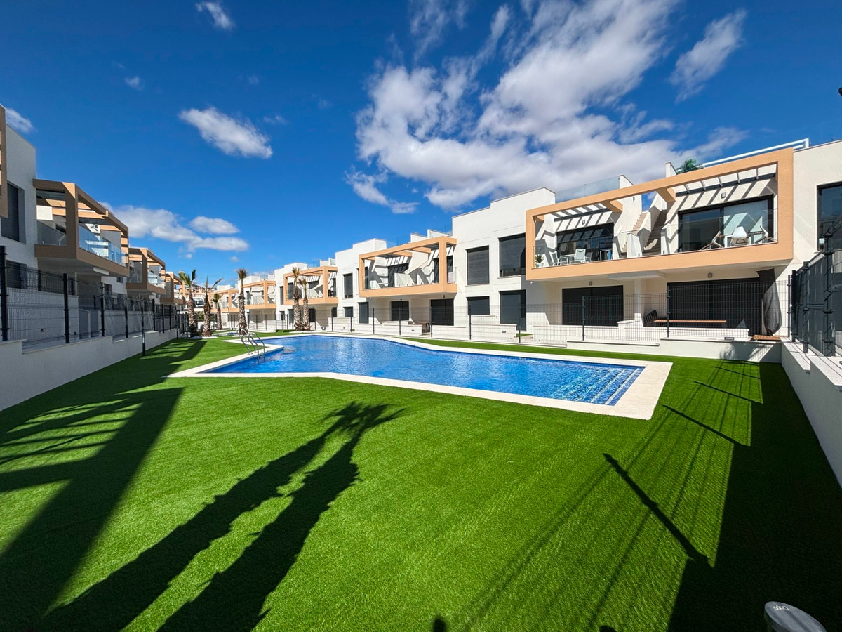 Se vende Apartamento en Planta Última de 2 dormitorios en Costa Blanca, Alicante, España