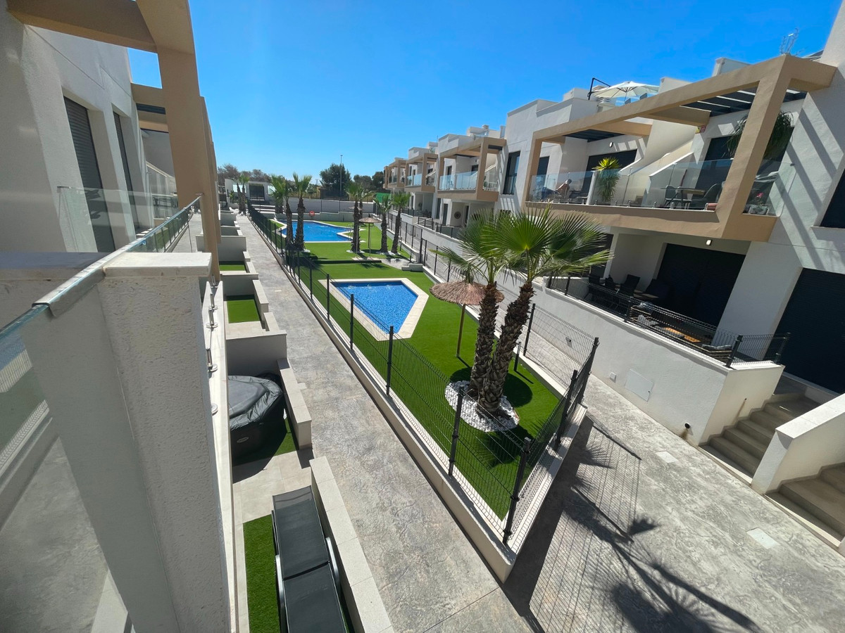 Se vende Apartamento en Planta Última de 2 dormitorios en Costa Blanca, Alicante, España