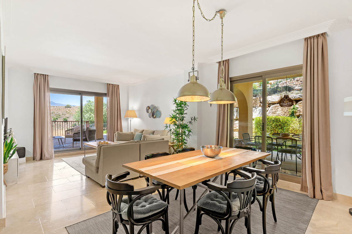 3 Bed Apartment for sale in El Paraiso Costa Del Sol, Málaga, Spain
