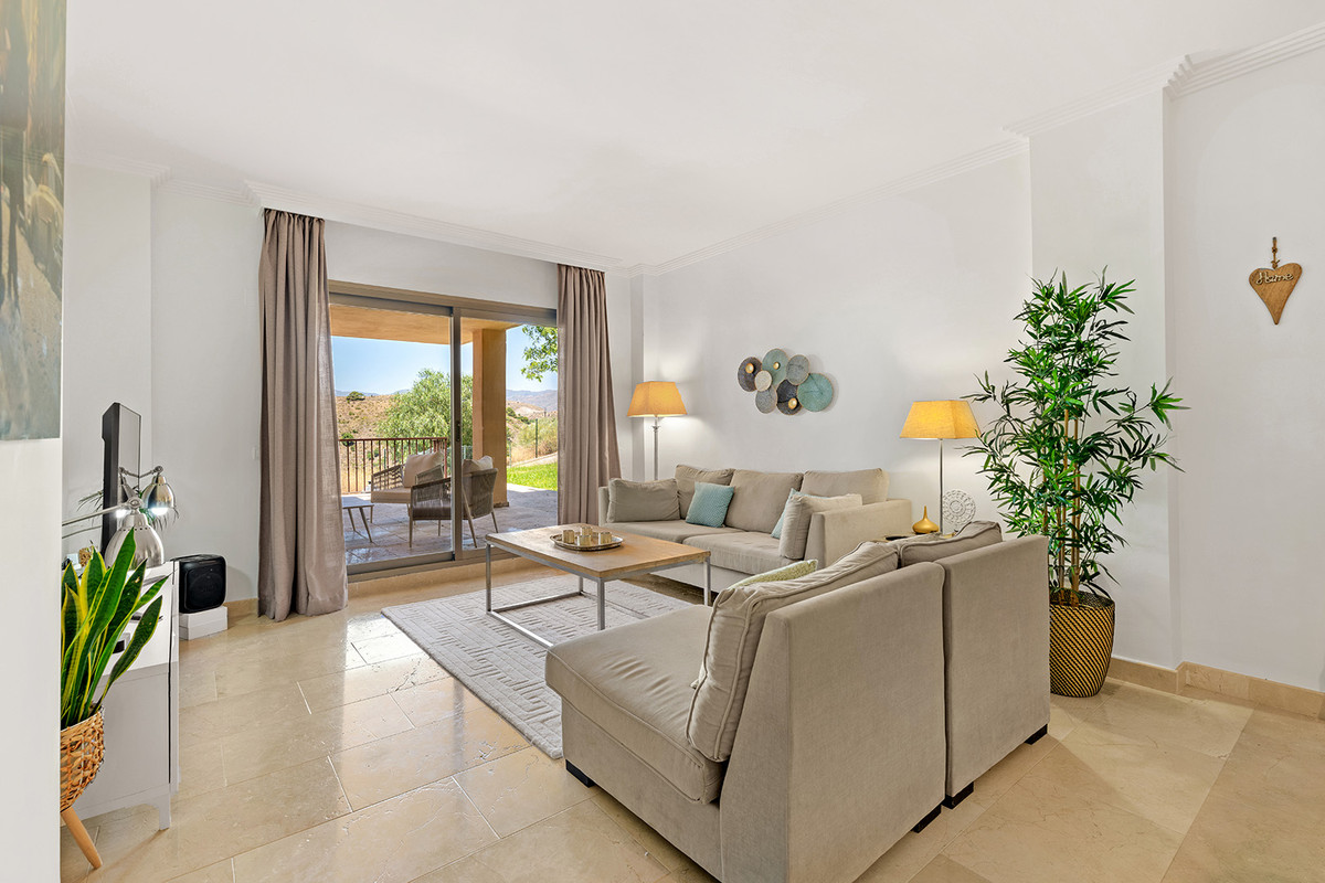 3 Bed Apartment for sale in El Paraiso Costa Del Sol, Málaga, Spain