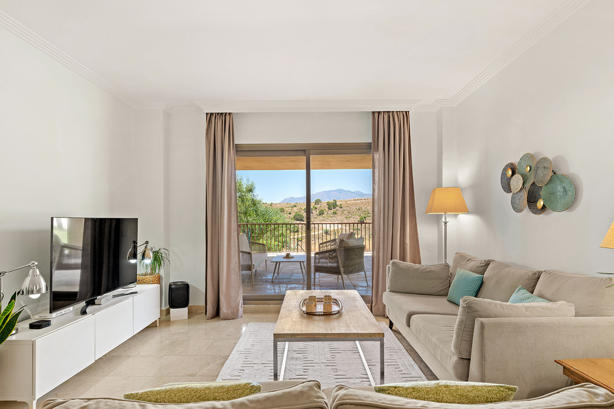 3 Bed Apartment for sale in El Paraiso Costa Del Sol, Málaga, Spain