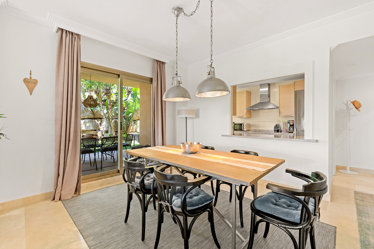 3 Bed Apartment for sale in El Paraiso Costa Del Sol, Málaga, Spain