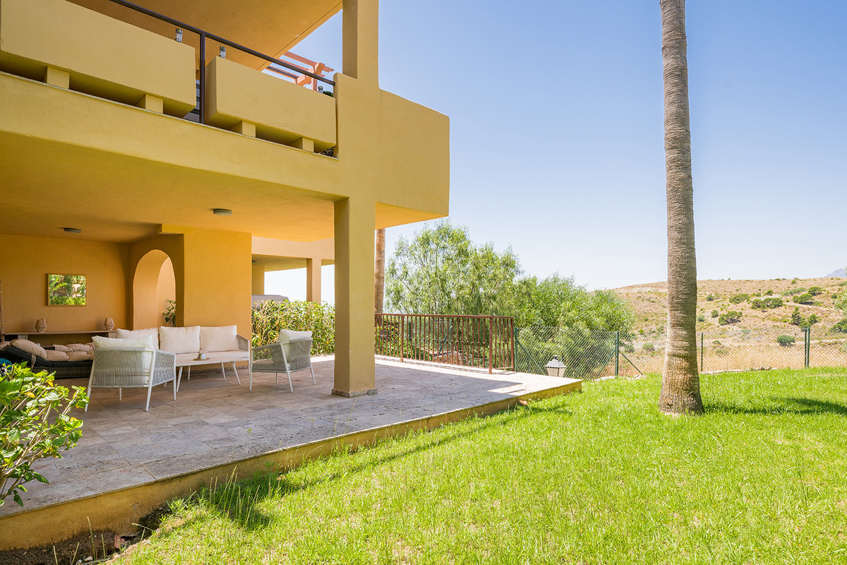 3 Bed Apartment for sale in El Paraiso Costa Del Sol, Málaga, Spain