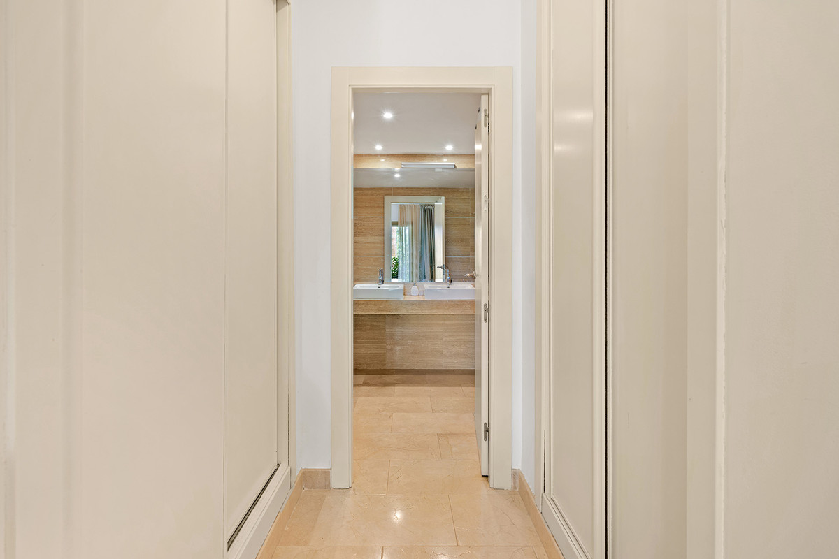 3 Bed Apartment for sale in El Paraiso Costa Del Sol, Málaga, Spain