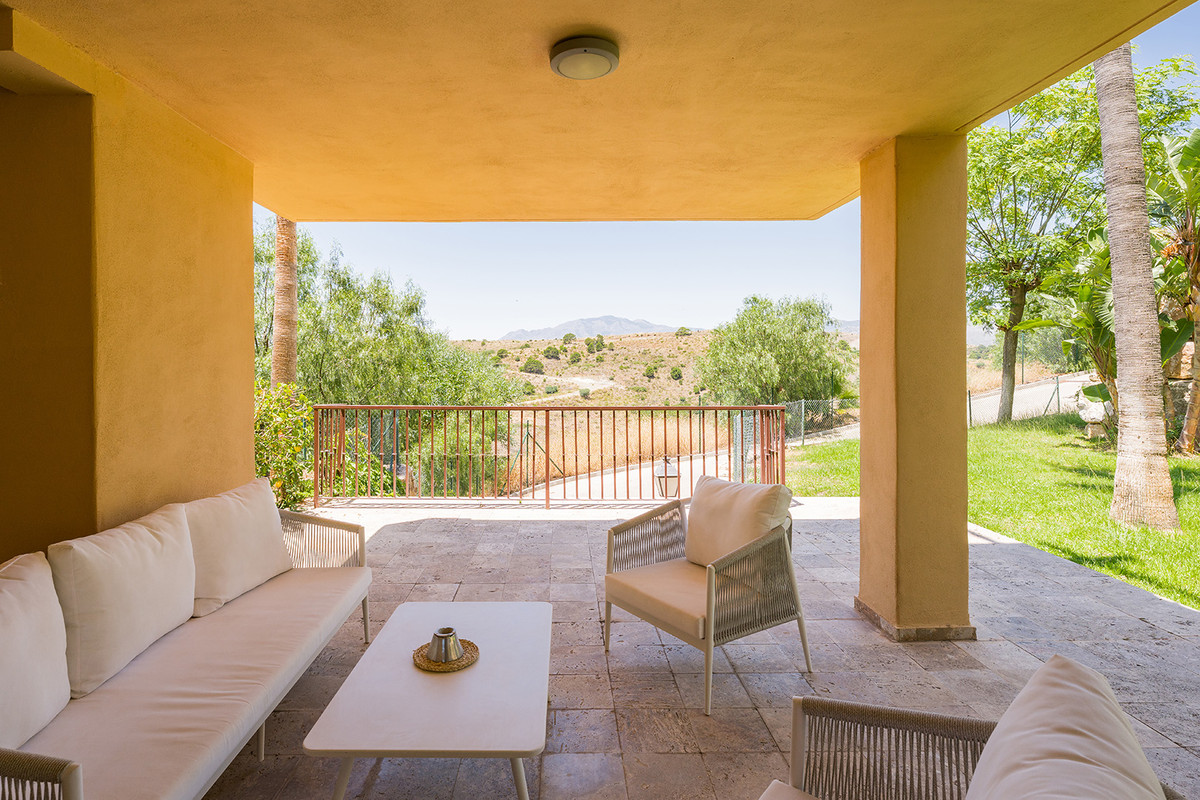 3 Bed Apartment for sale in El Paraiso Costa Del Sol, Málaga, Spain