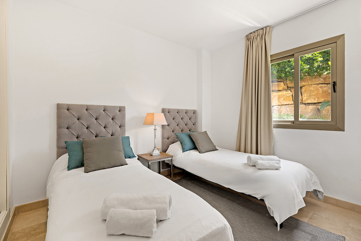 3 Bed Apartment for sale in El Paraiso Costa Del Sol, Málaga, Spain