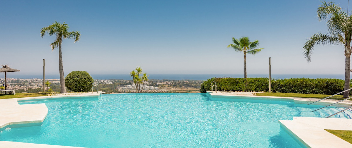 3 Bed Apartment for sale in El Paraiso Costa Del Sol, Málaga, Spain