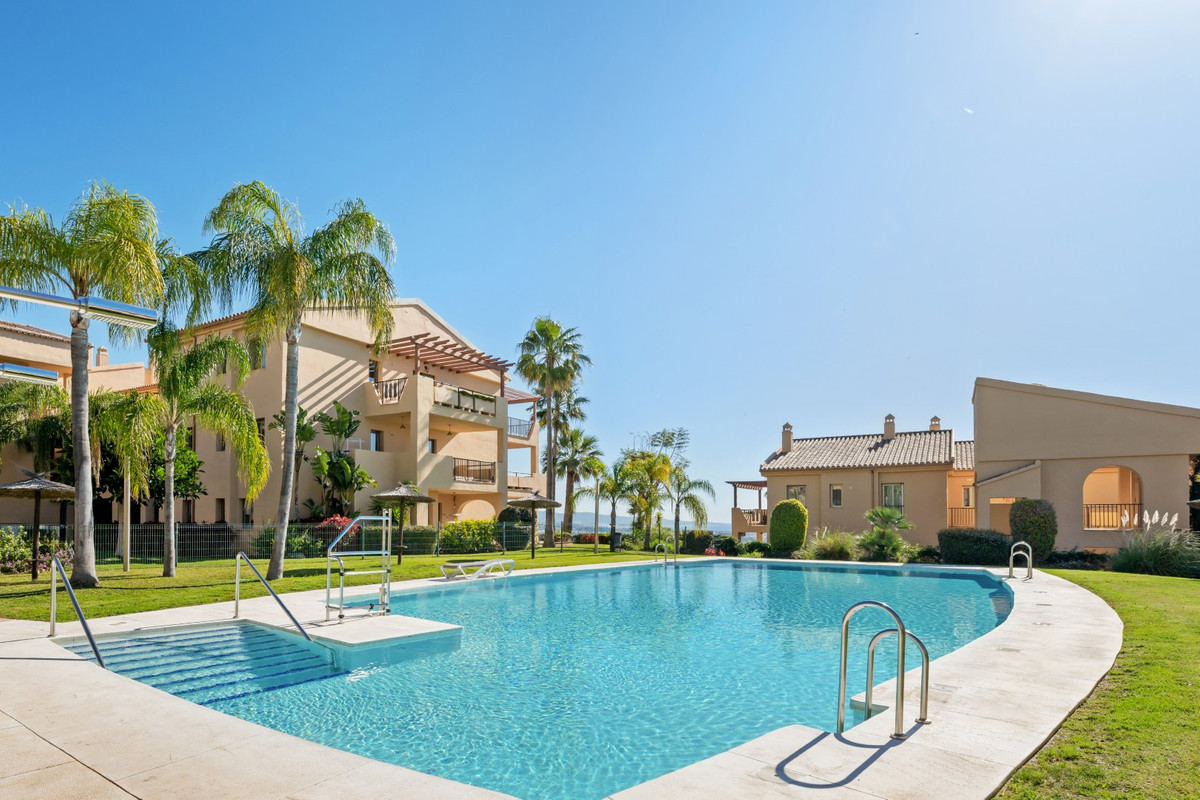 3 Bed Apartment for sale in El Paraiso Costa Del Sol, Málaga, Spain