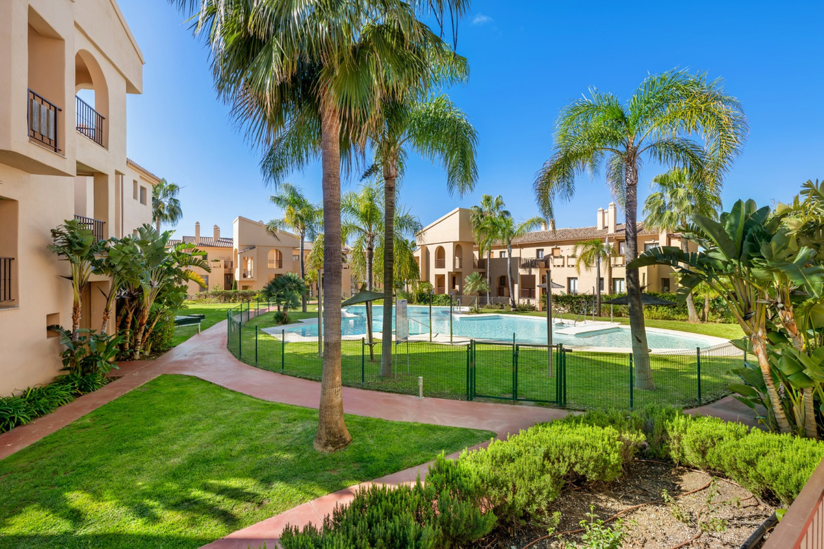 3 Bed Apartment for sale in El Paraiso Costa Del Sol, Málaga, Spain