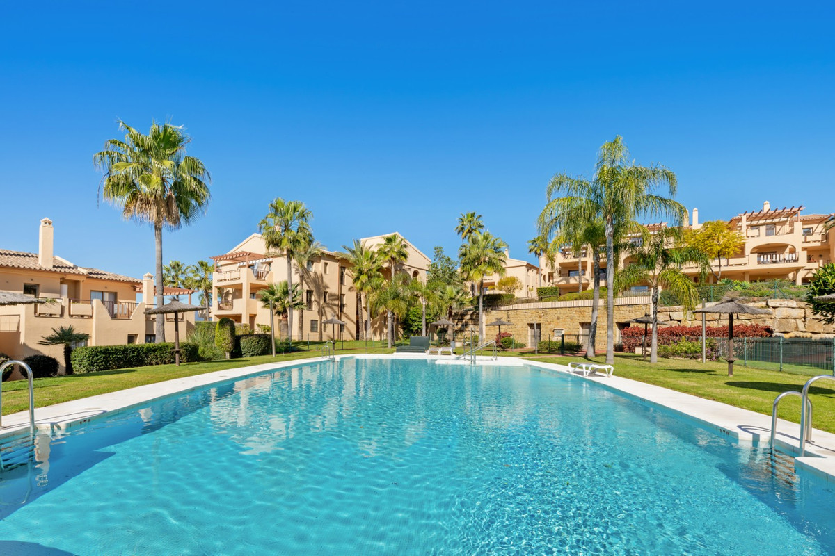 3 Bed Apartment for sale in El Paraiso Costa Del Sol, Málaga, Spain