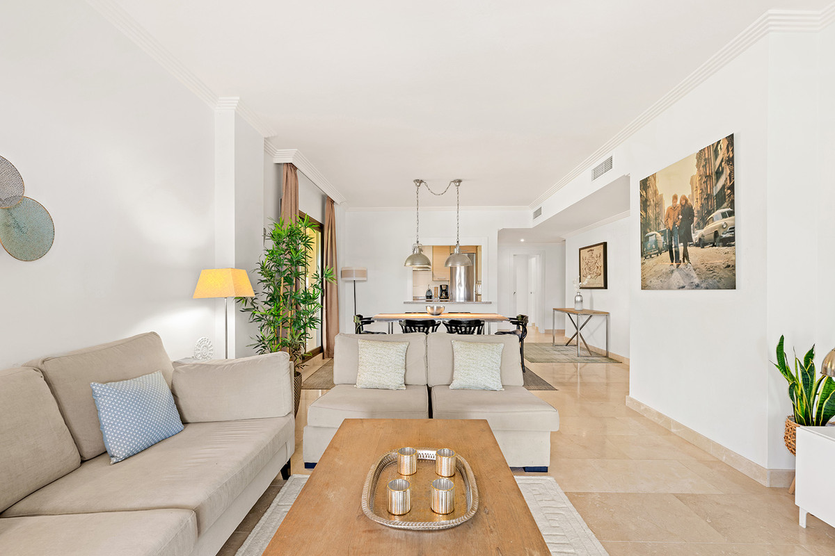 3 Bed Apartment for sale in El Paraiso Costa Del Sol, Málaga, Spain