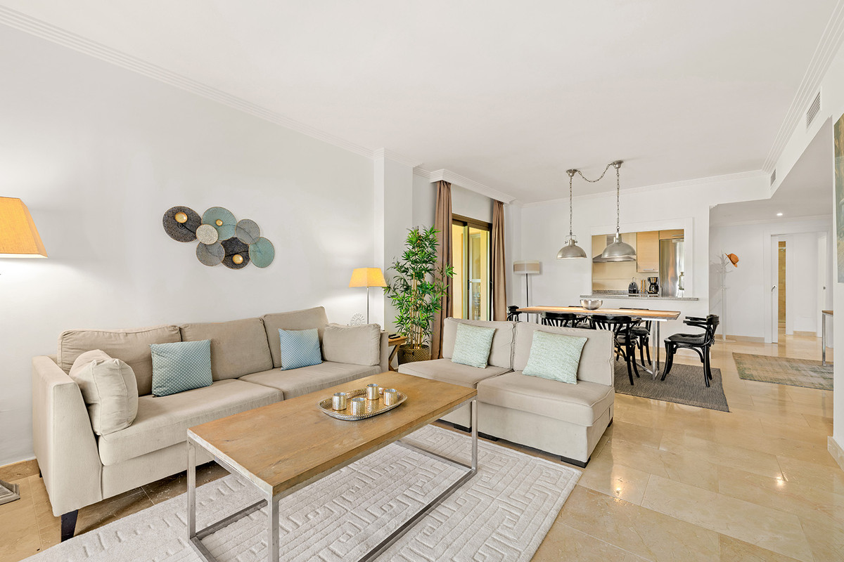3 Bed Apartment for sale in El Paraiso Costa Del Sol, Málaga, Spain