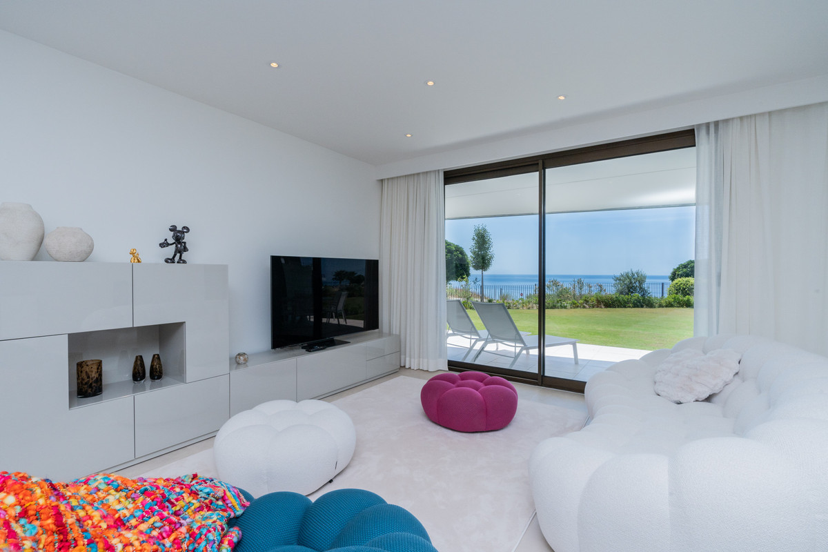3 Bed Apartment for sale in Casares Costa Del Sol, Málaga, Spain