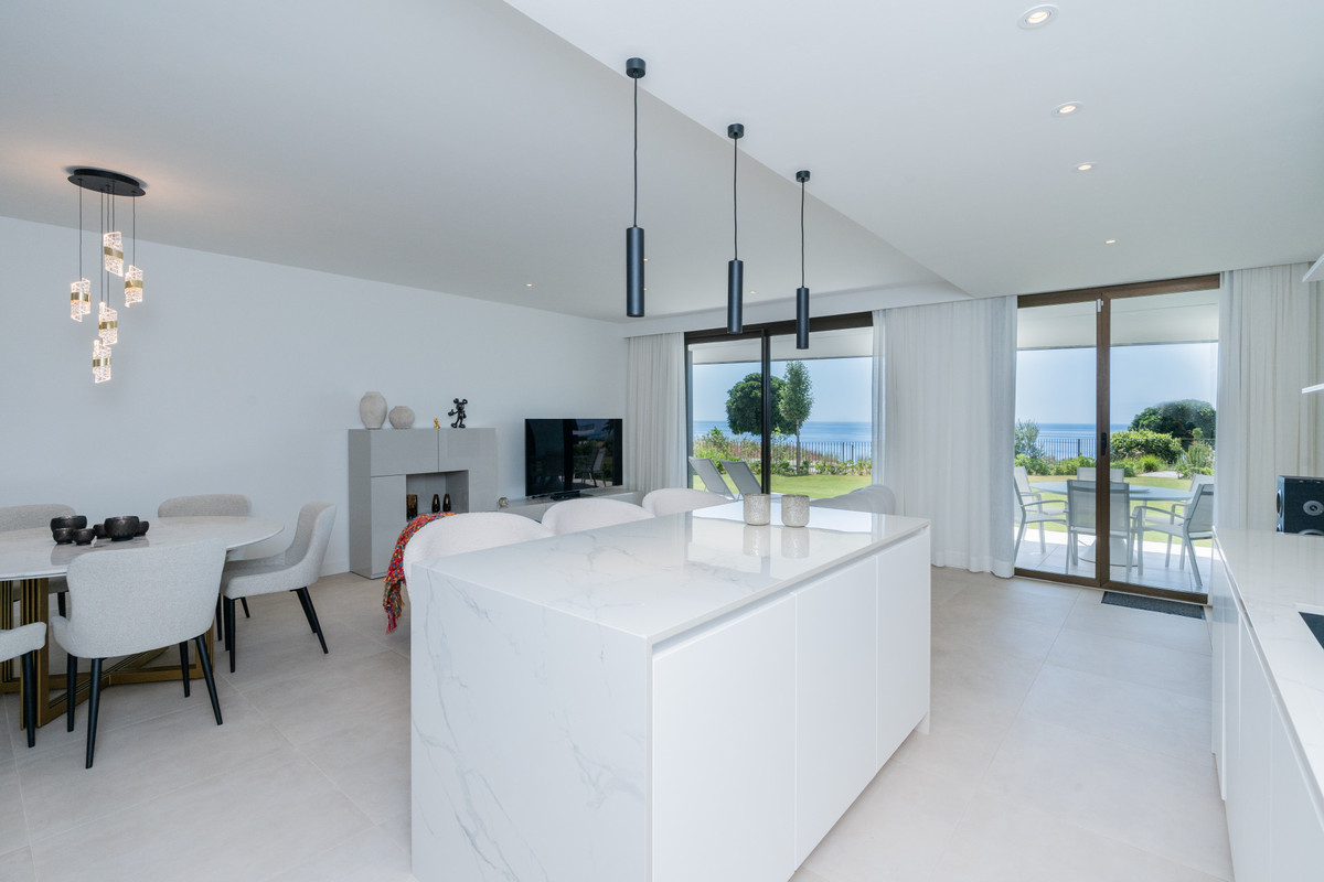 3 Bed Apartment for sale in Casares Costa Del Sol, Málaga, Spain
