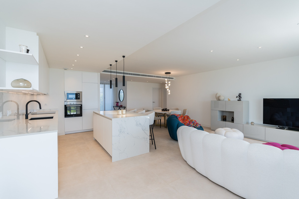 3 Bed Apartment for sale in Casares Costa Del Sol, Málaga, Spain