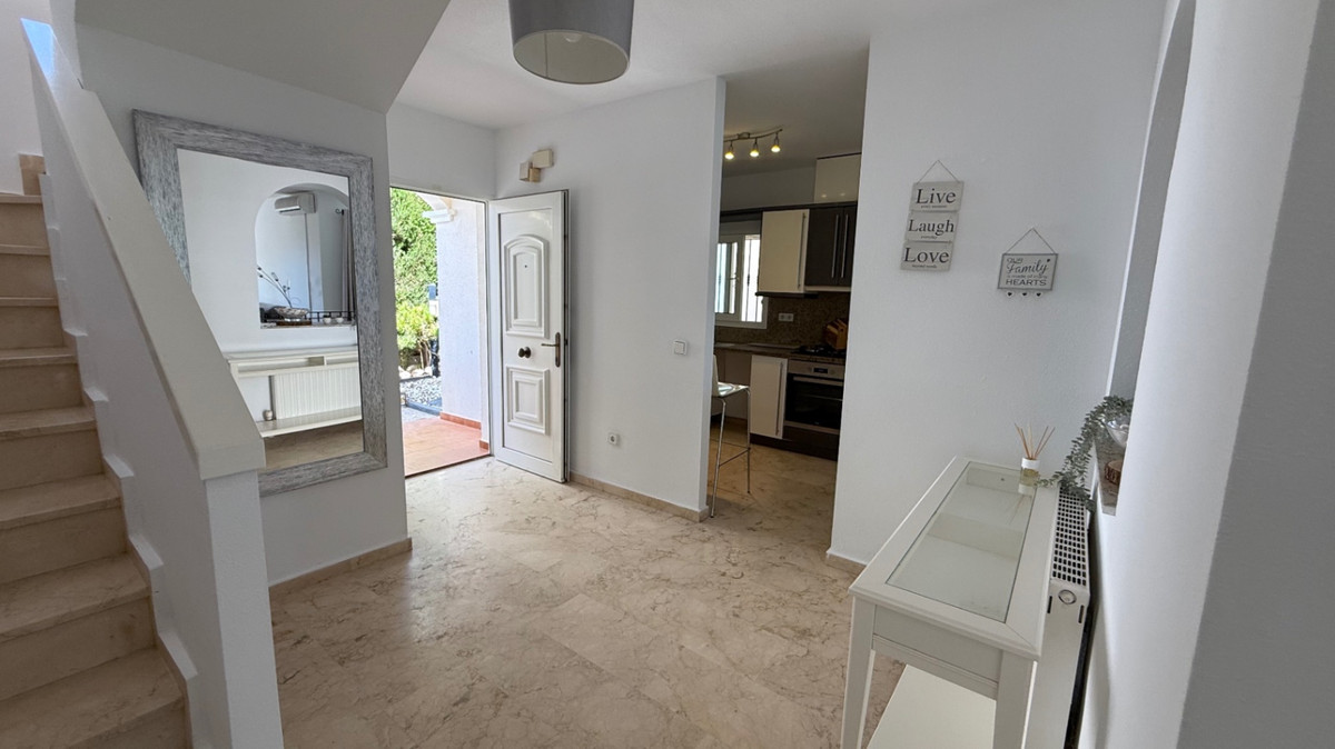 Se vende Villa - Chalet de 4 dormitorios en Costa Blanca, Alicante, España