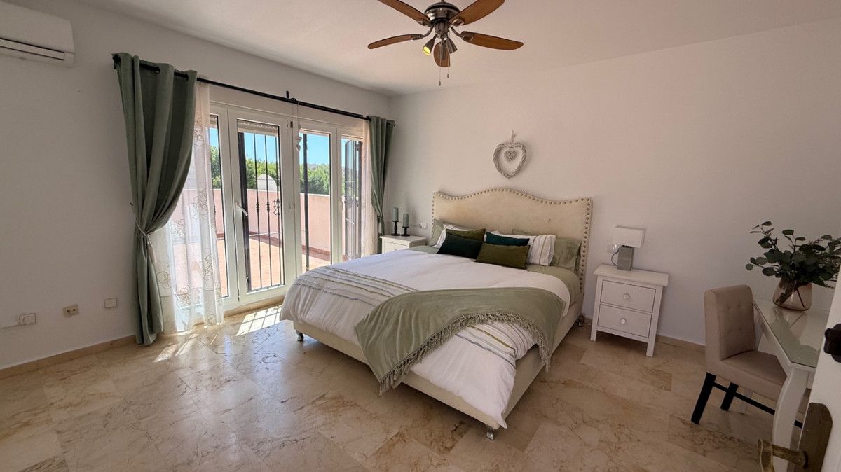 Se vende Villa - Chalet de 4 dormitorios en Costa Blanca, Alicante, España