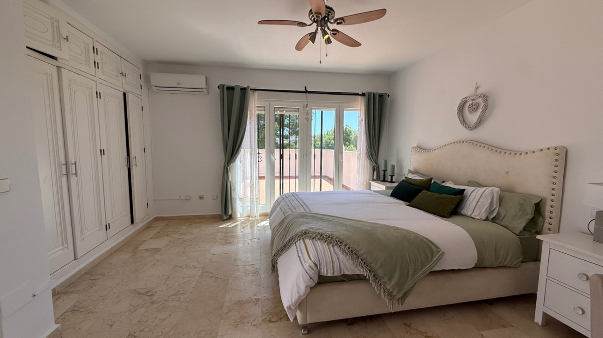 Se vende Villa - Chalet de 4 dormitorios en Costa Blanca, Alicante, España