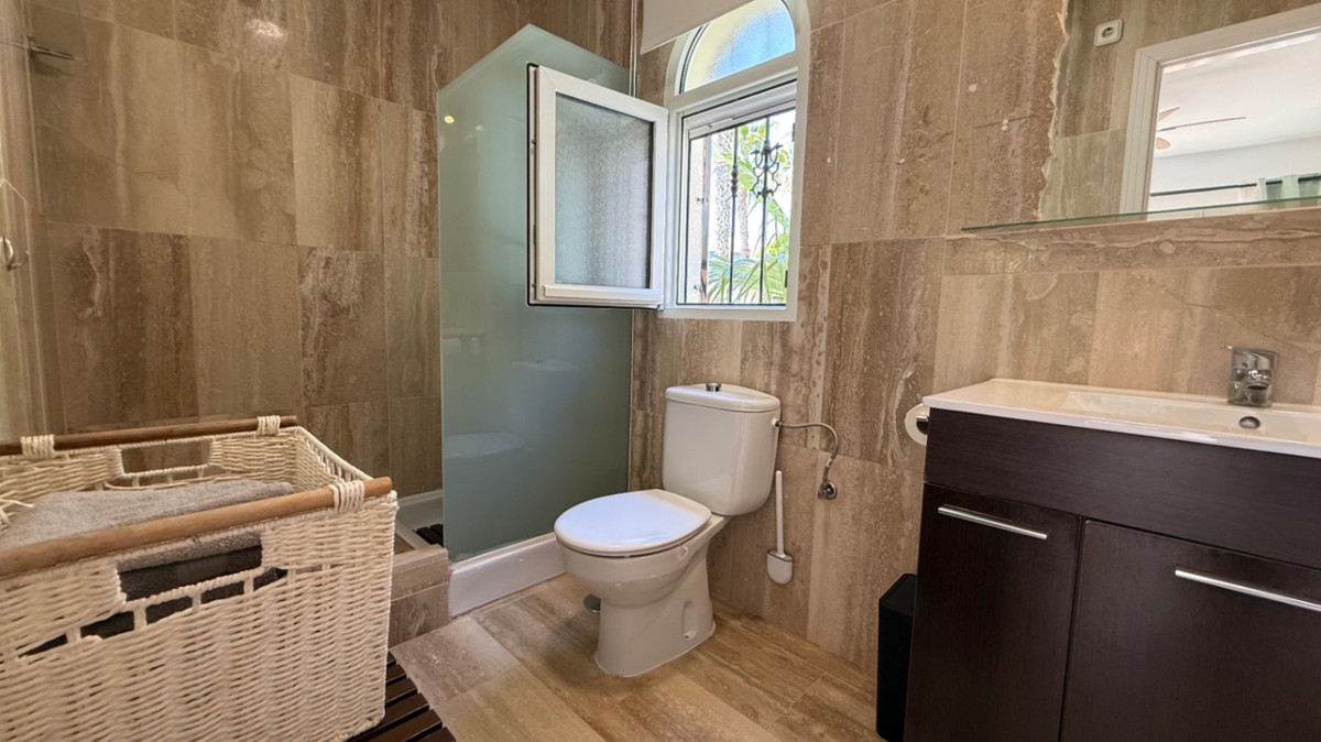 Se vende Villa - Chalet de 4 dormitorios en Costa Blanca, Alicante, España