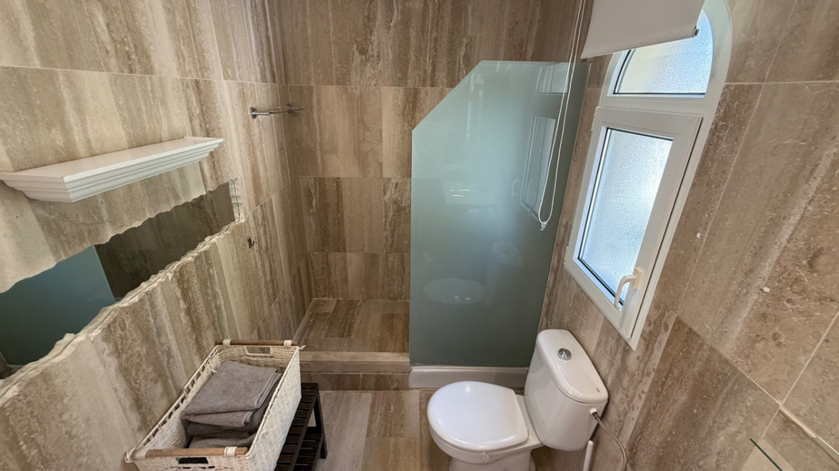 Se vende Villa - Chalet de 4 dormitorios en Costa Blanca, Alicante, España