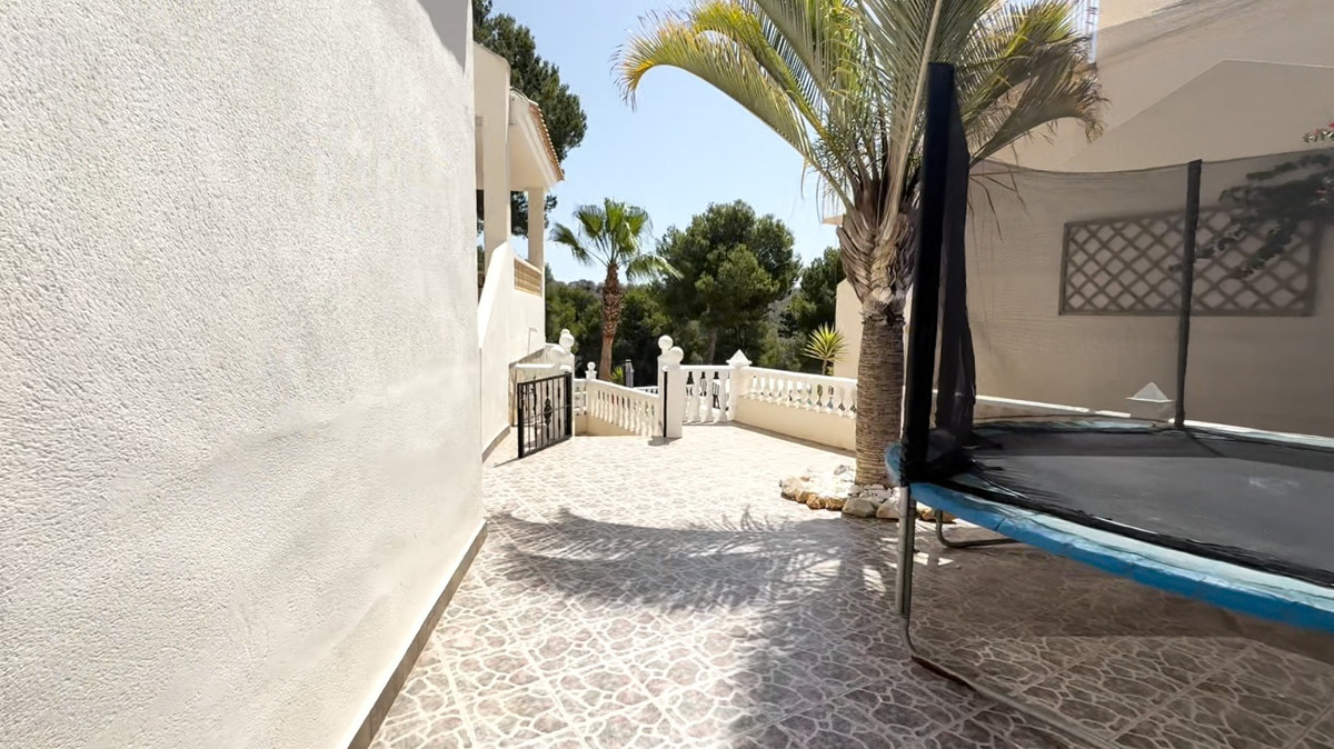 Se vende Villa - Chalet de 4 dormitorios en Costa Blanca, Alicante, España