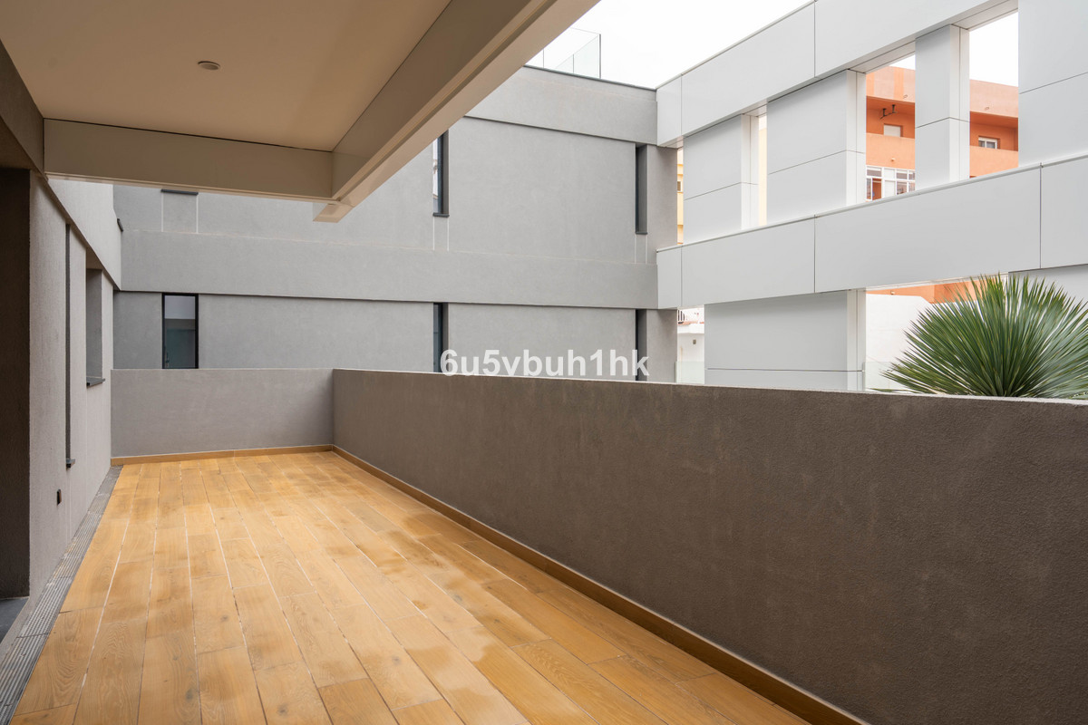 3 Bed Apartment for sale in Fuengirola Costa Del Sol, Málaga, Spain