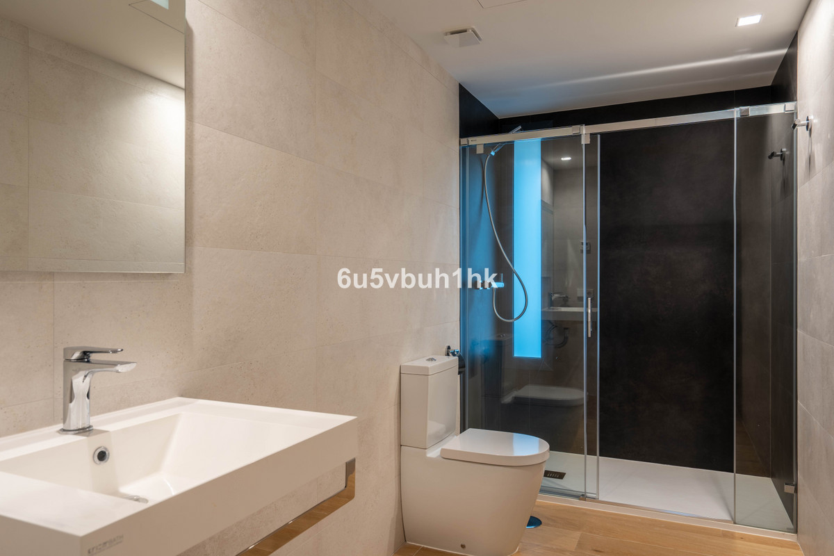 3 Bed Apartment for sale in Fuengirola Costa Del Sol, Málaga, Spain