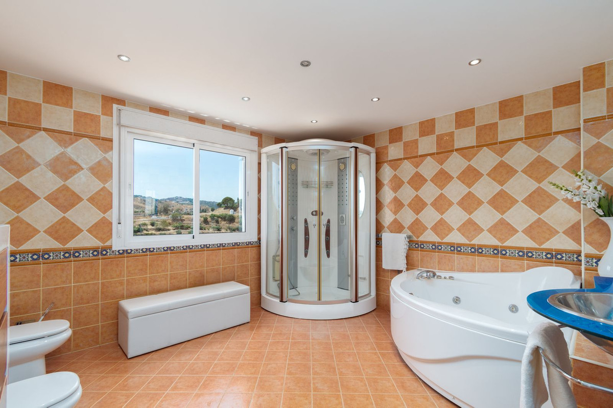 Se vende Villa - Chalet de 4 dormitorios en Costa Del Sol, Málaga, España