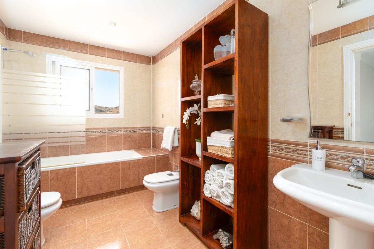 Se vende Villa - Chalet de 4 dormitorios en Costa Del Sol, Málaga, España