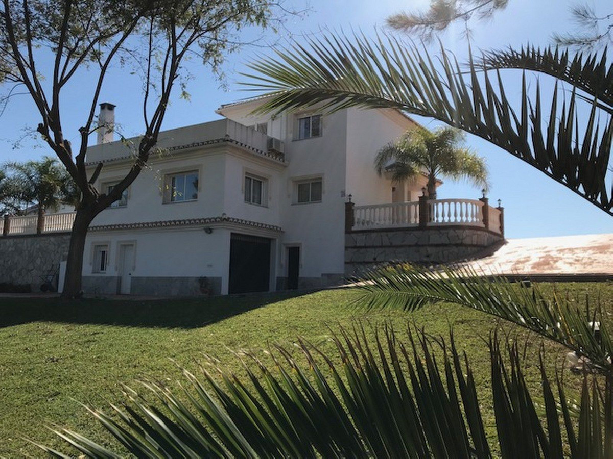 Se vende Villa - Chalet de 4 dormitorios en Costa Del Sol, Málaga, España