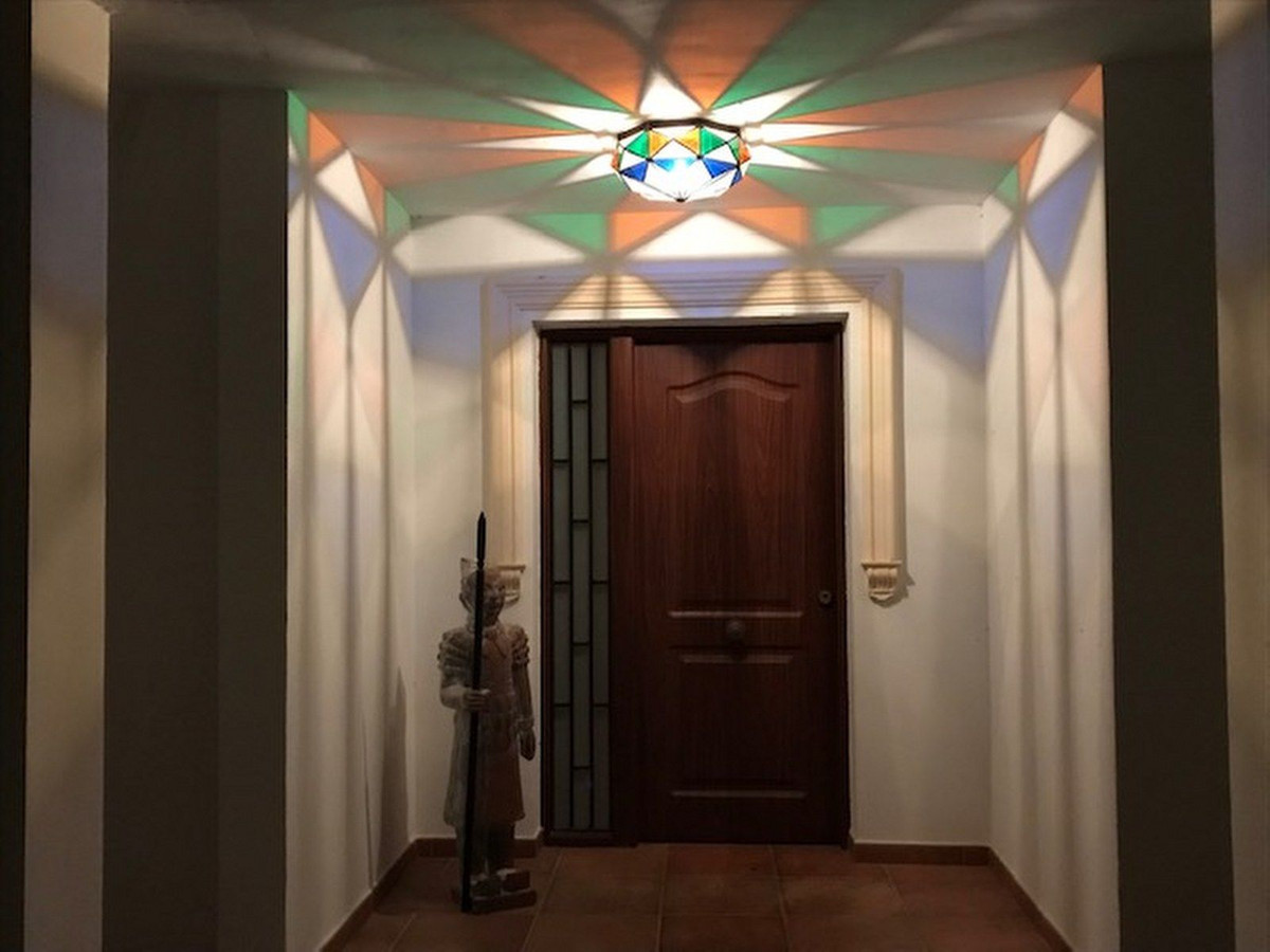 Se vende Villa - Chalet de 4 dormitorios en Costa Del Sol, Málaga, España